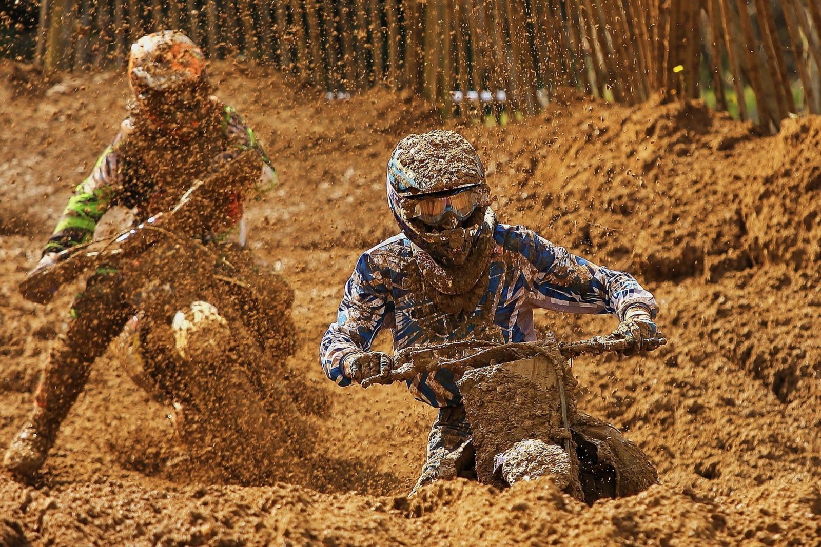 1641092060_1-hdpic-club-p-enduro-gryaz-1