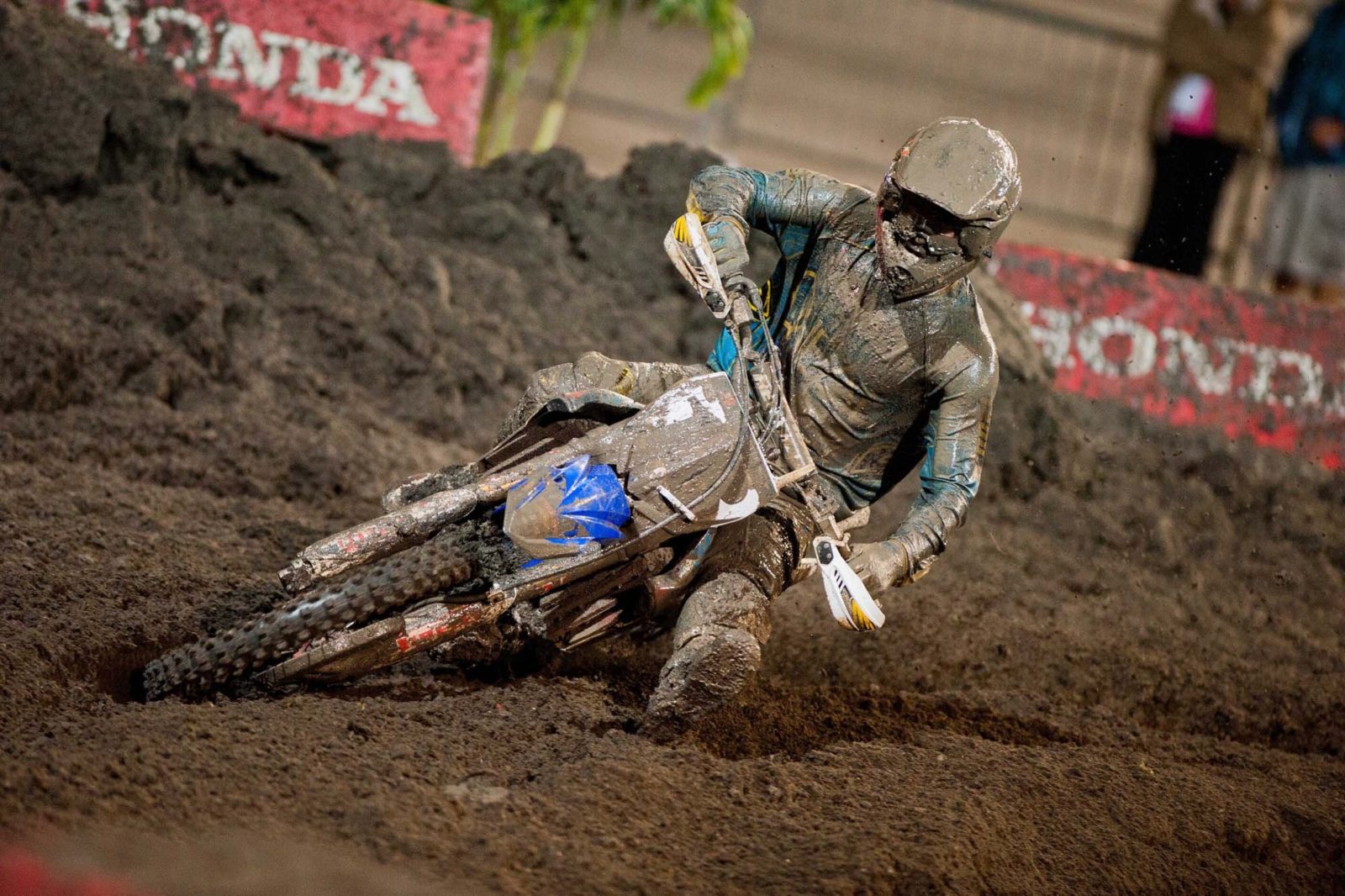 1641092083_8-hdpic-club-p-enduro-gryaz-14